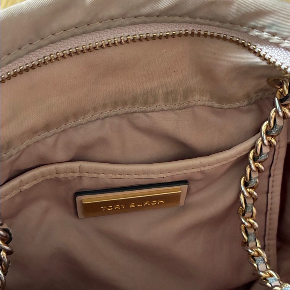 Tory Burch Ella Blush nylon Logo Chain Shoulder Bag - Picture 8 of 9